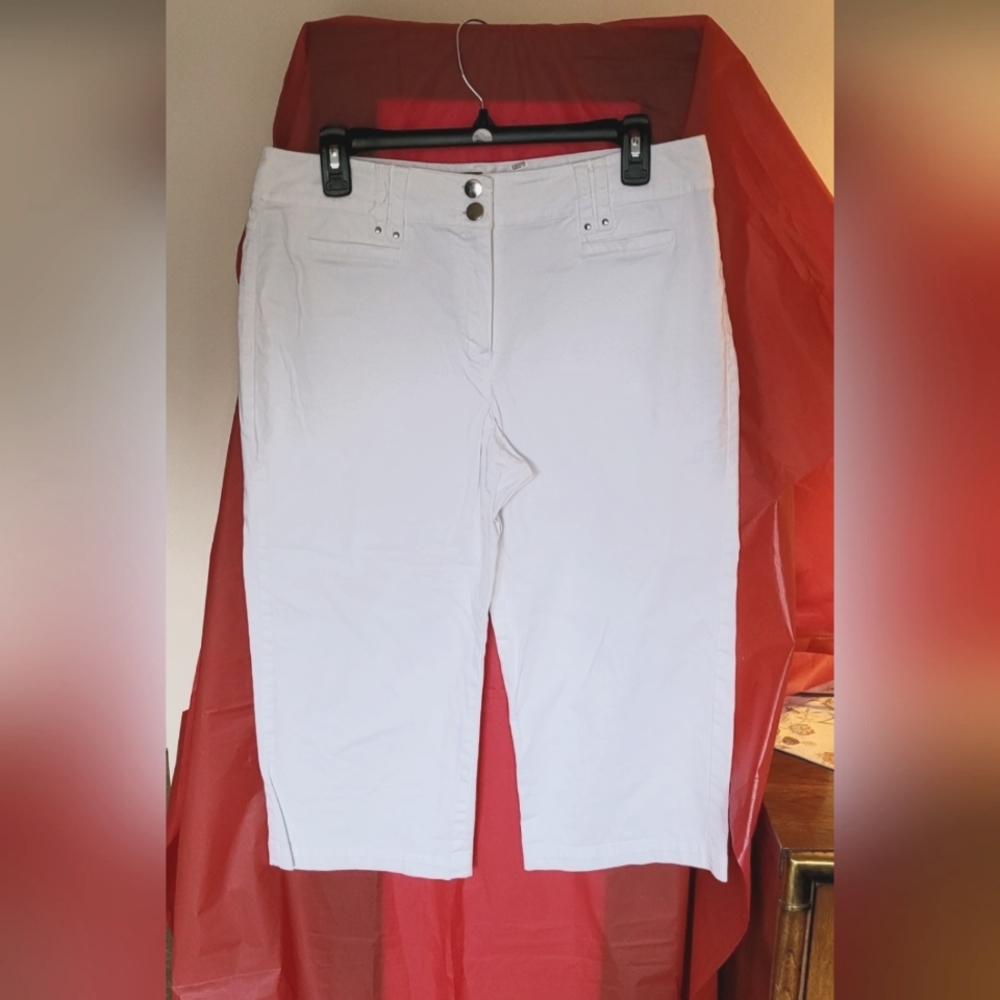 Larry Levine White Capri, size 12, NWOT (308)